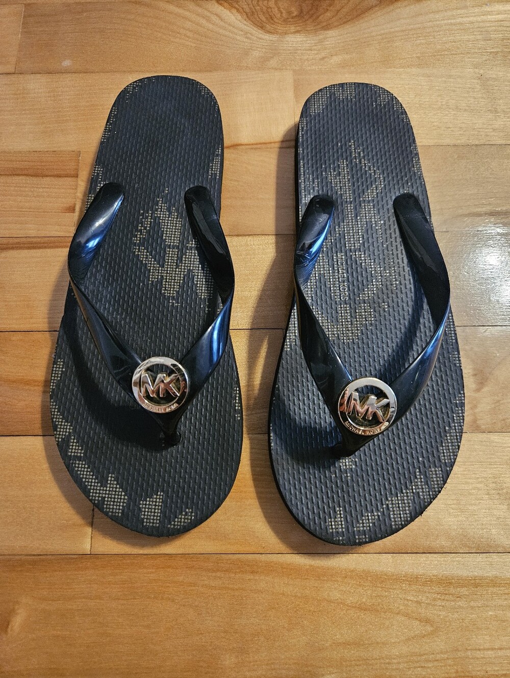 Michael Kors Thong Sandals Size 7 Flip-Flops Type Shoes